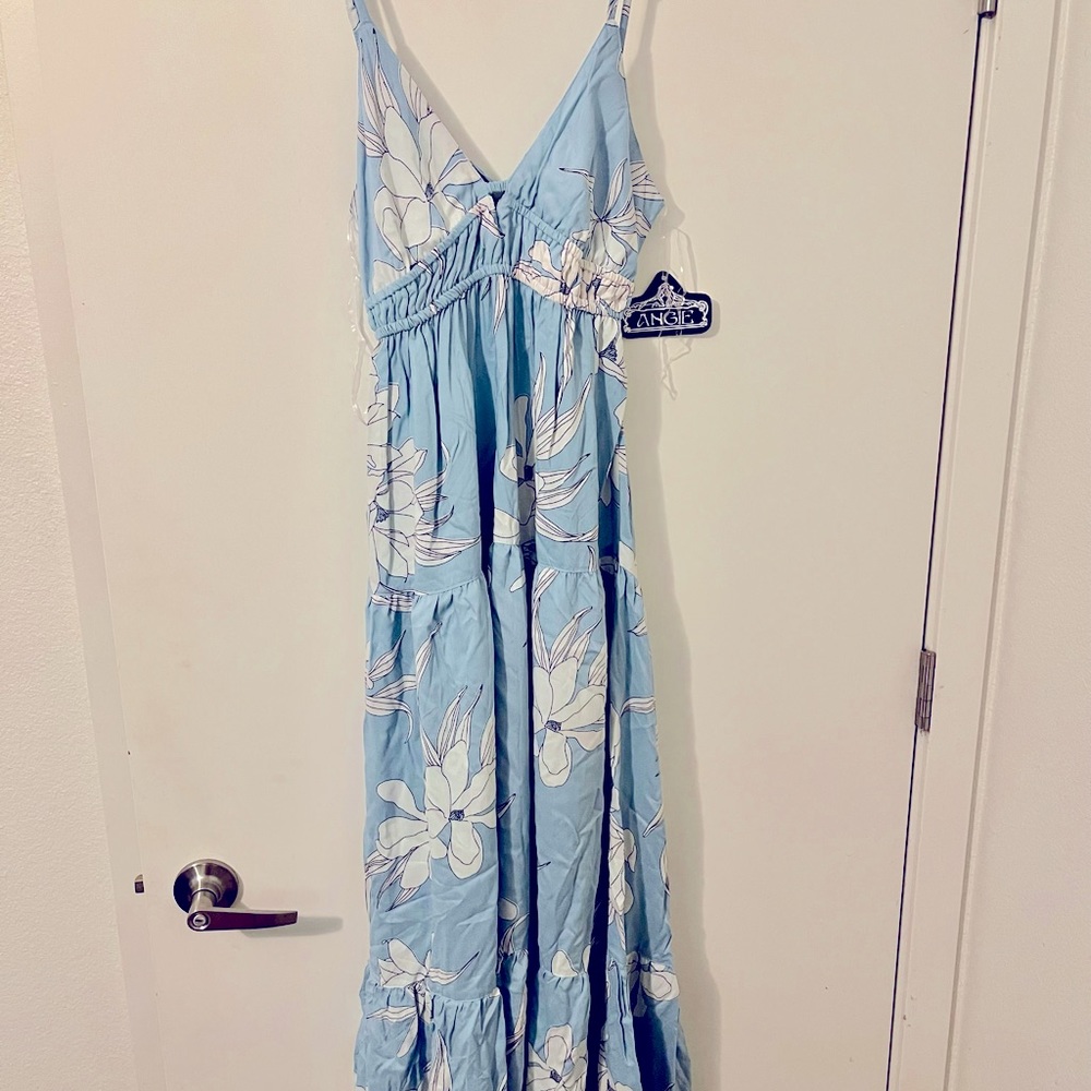 Women’s maxi summer dress size Large, open back, blue with white flowers.